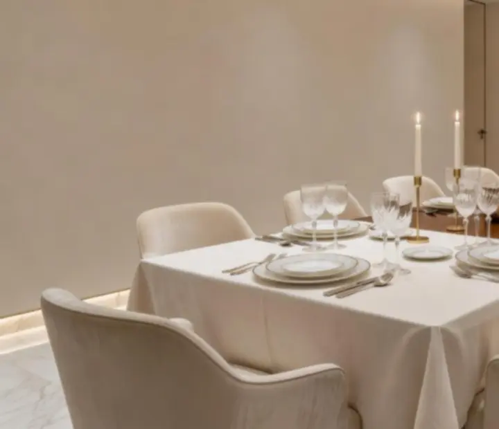 Elegáns, privát rendezvényre berendezett fine dining étterem belső tér